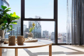 An Amazing 2BR Apt at Sapphire by the Gardens